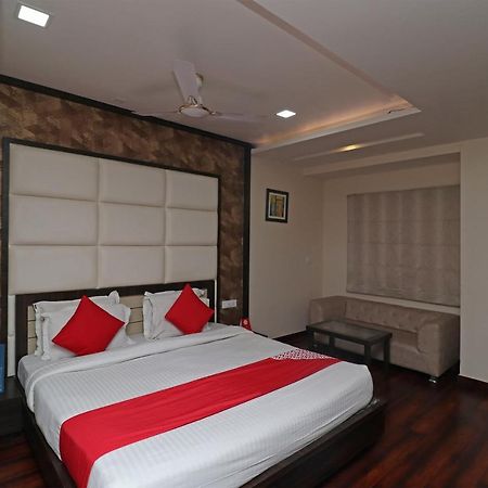 Oyo 29382 Golden Laurel Inn Deoria (Uttar Pradesh) Bagian luar foto