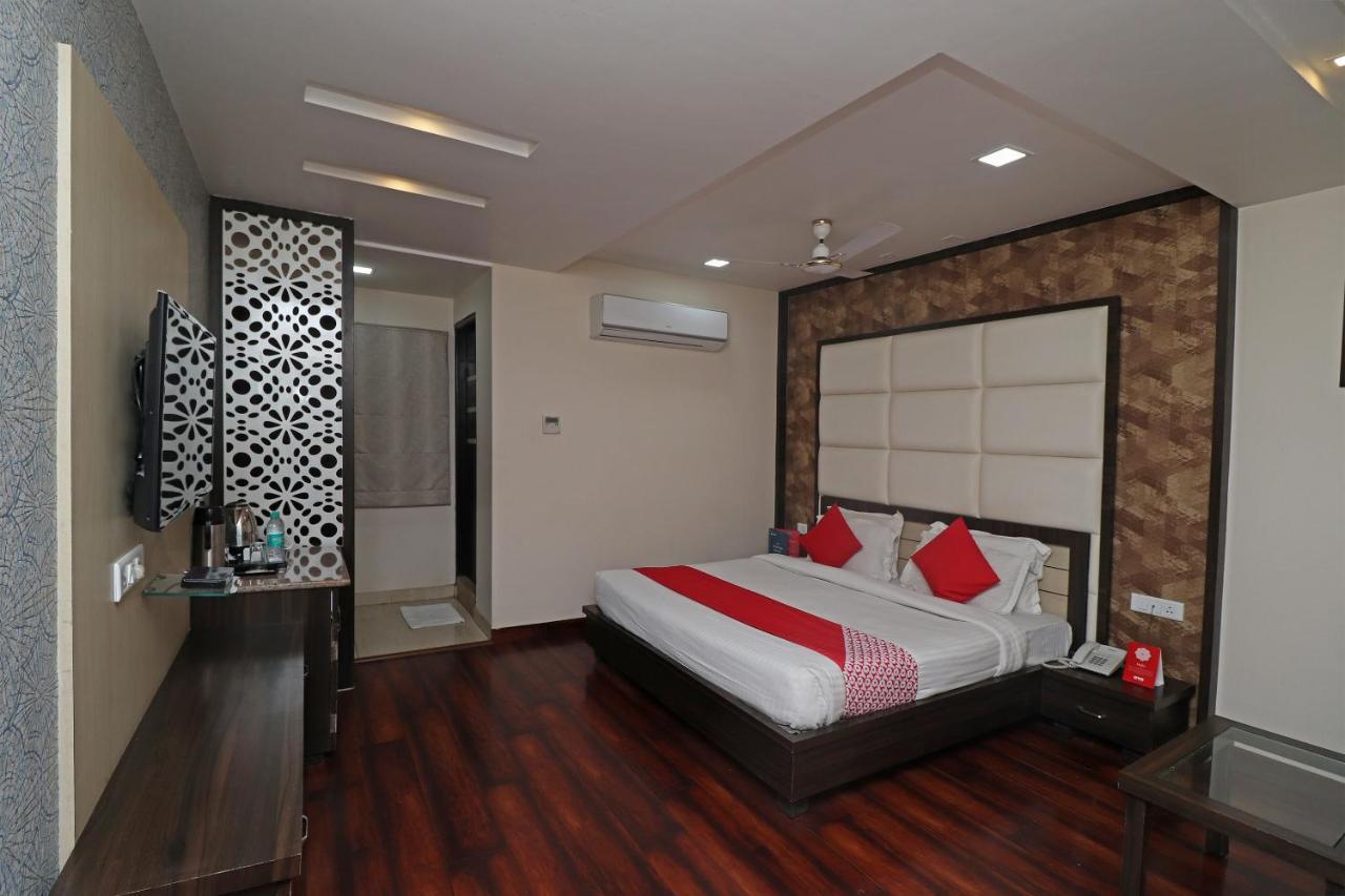 Oyo 29382 Golden Laurel Inn Deoria (Uttar Pradesh) Bagian luar foto