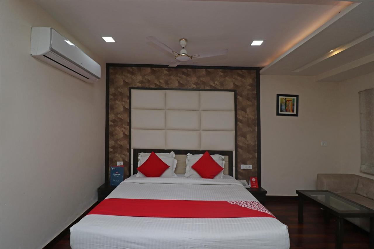 Oyo 29382 Golden Laurel Inn Deoria (Uttar Pradesh) Bagian luar foto