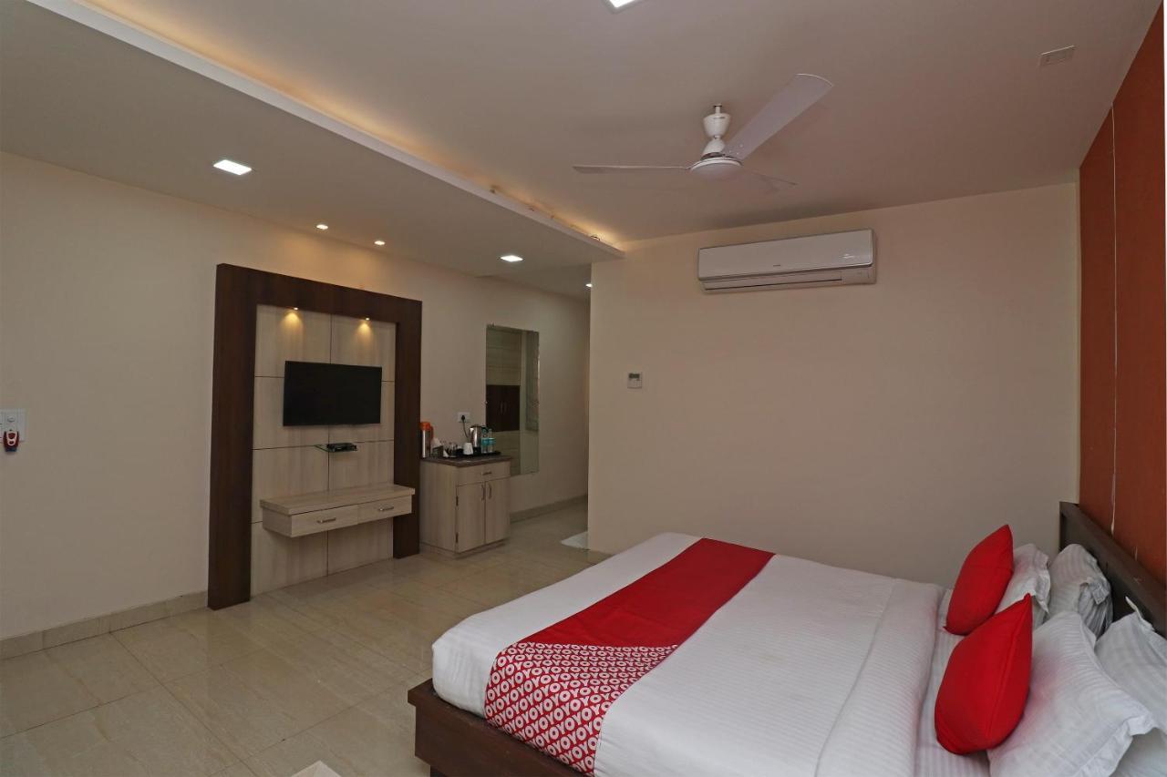 Oyo 29382 Golden Laurel Inn Deoria (Uttar Pradesh) Bagian luar foto
