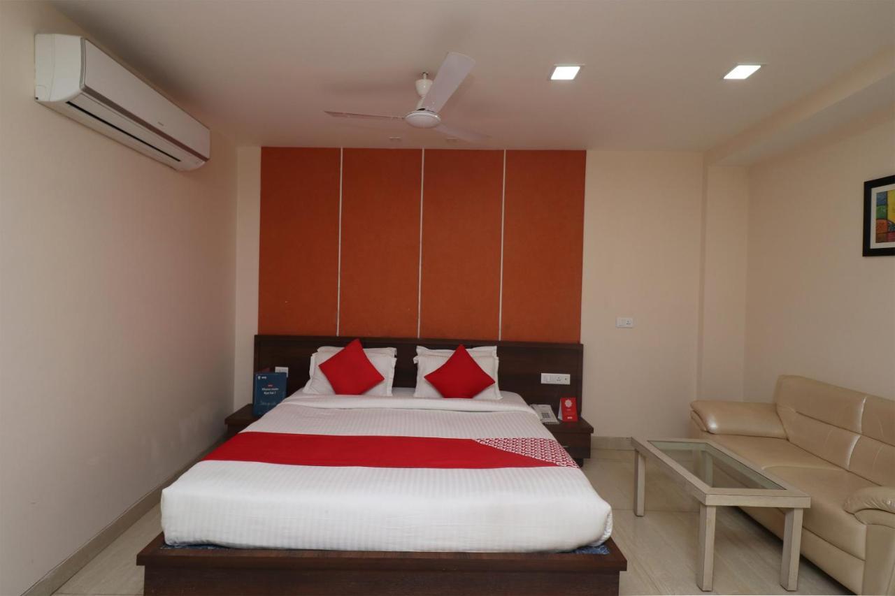 Oyo 29382 Golden Laurel Inn Deoria (Uttar Pradesh) Bagian luar foto
