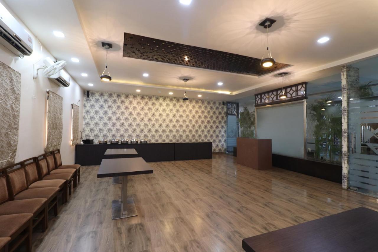 Oyo 29382 Golden Laurel Inn Deoria (Uttar Pradesh) Bagian luar foto