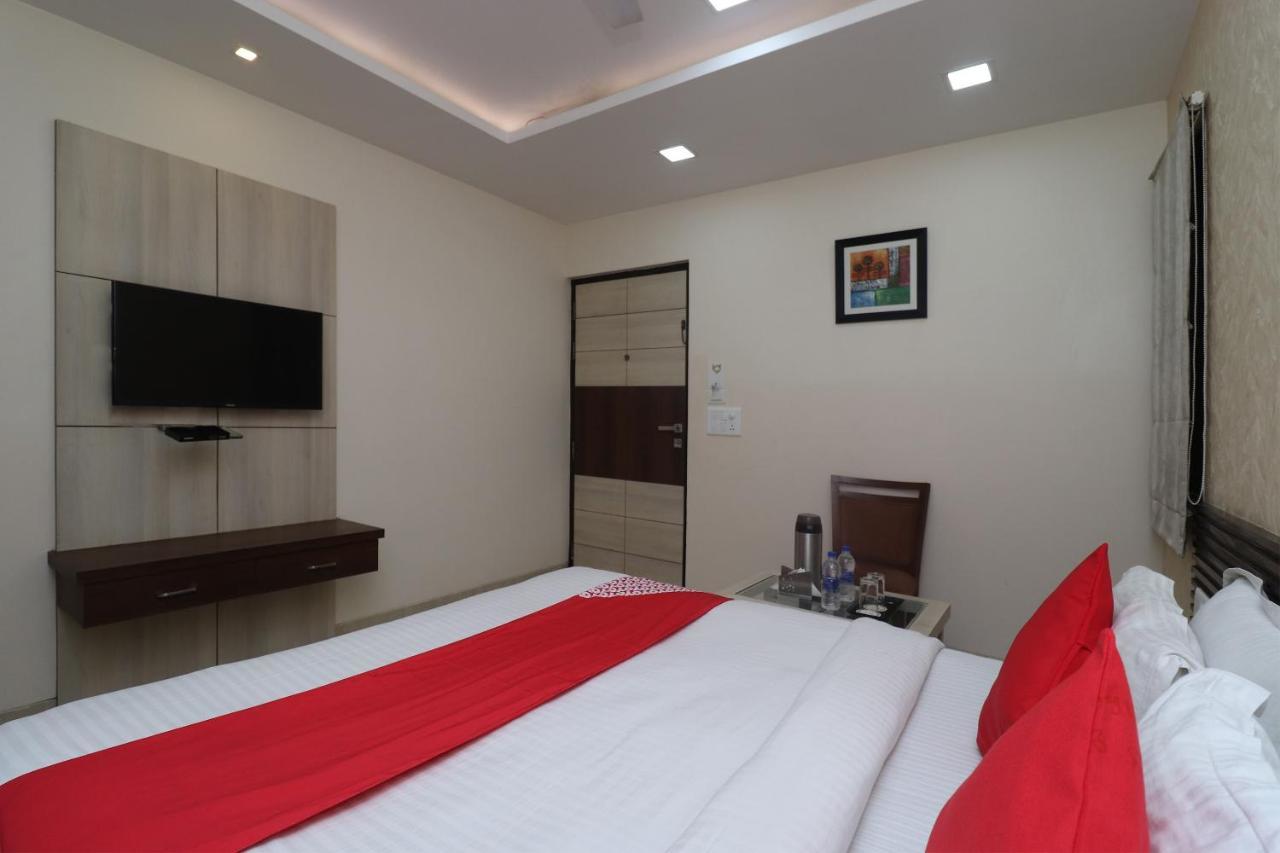Oyo 29382 Golden Laurel Inn Deoria (Uttar Pradesh) Bagian luar foto