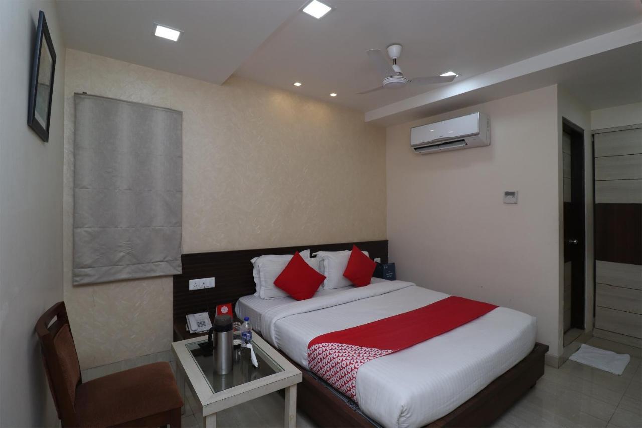 Oyo 29382 Golden Laurel Inn Deoria (Uttar Pradesh) Bagian luar foto